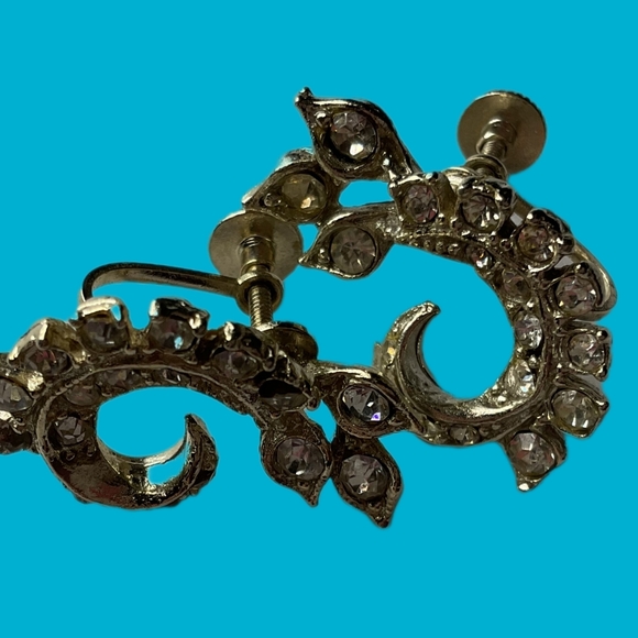 Vintage Clip on screw back Rhinestone earrings - Picture 4 of 4